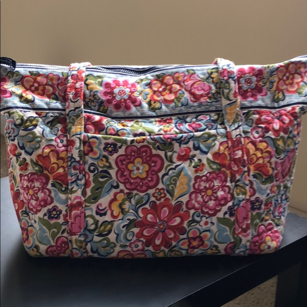 Vera Bradley zippered tote in Hope Garden